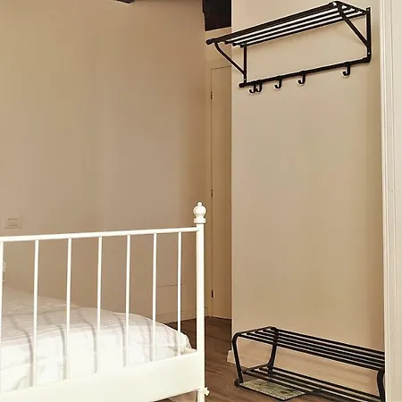 Tori Marche Villa